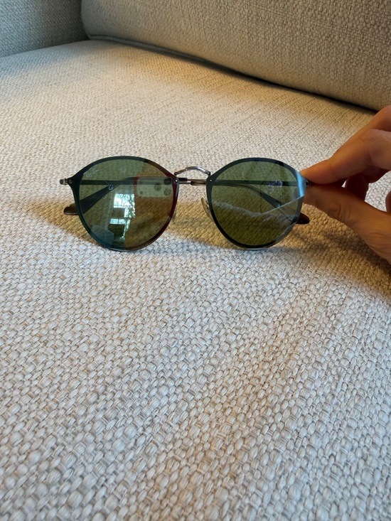 Ray-Ban \